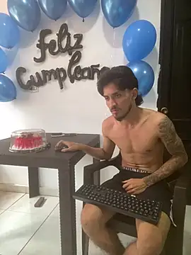 Pertunjukan Kamera Web Kriss_Edwards