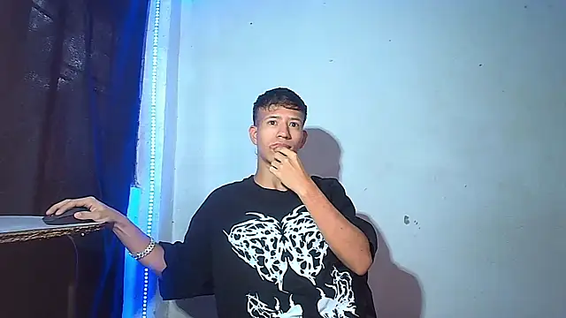 Show modela dareck_18 na web-kameri