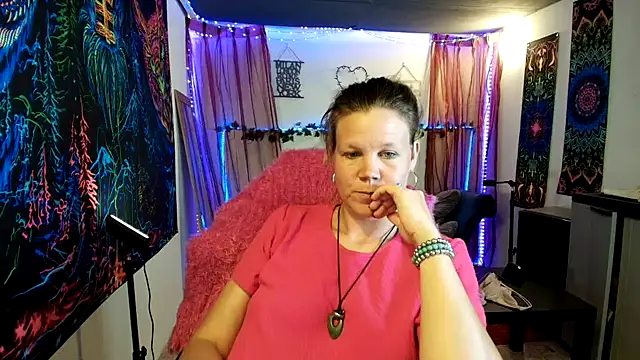 Chat soba uživo modela CallMeMaria