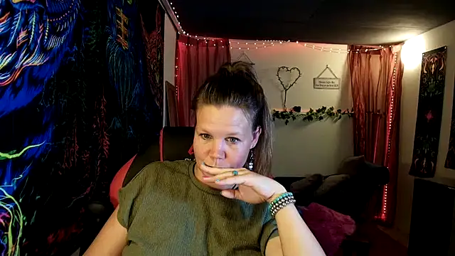CallMeMaria live XXX chat