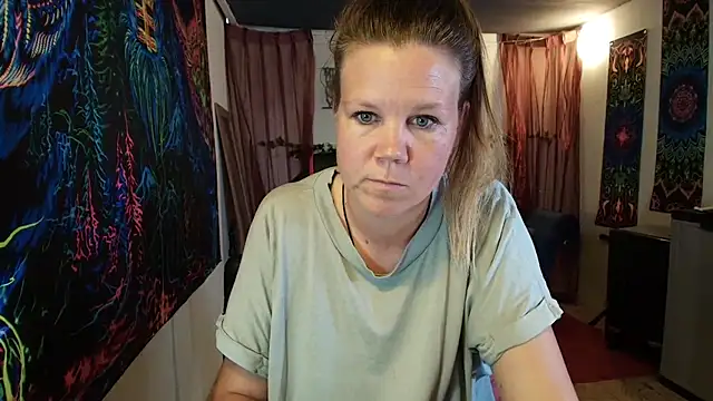 Chat +18 de CallMeMaria ao vivo