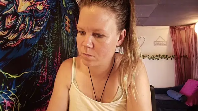 CallMeMaria webcam show