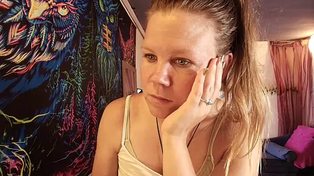 CallMeMaria webcam show