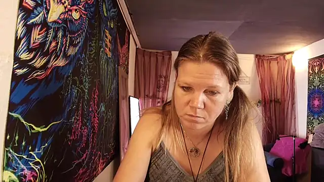 CallMeMaria ওয়েবক্যাম শো