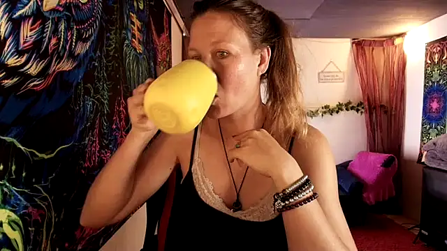 CallMeMaria webcam show