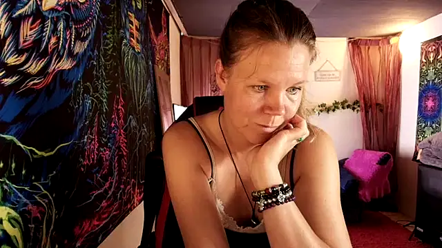 CallMeMaria: вебкам-шоу