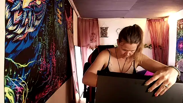 CallMeMarian Webbikameraesitys