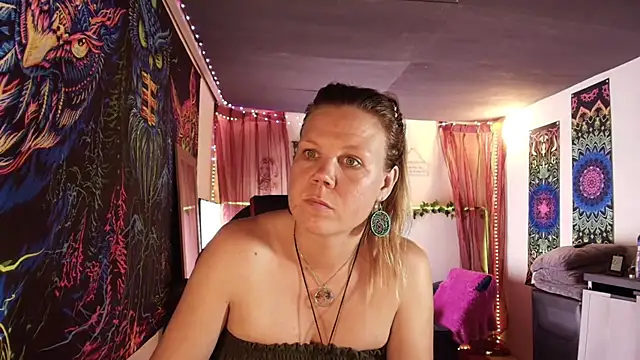 CallMeMarian Webbikameraesitys