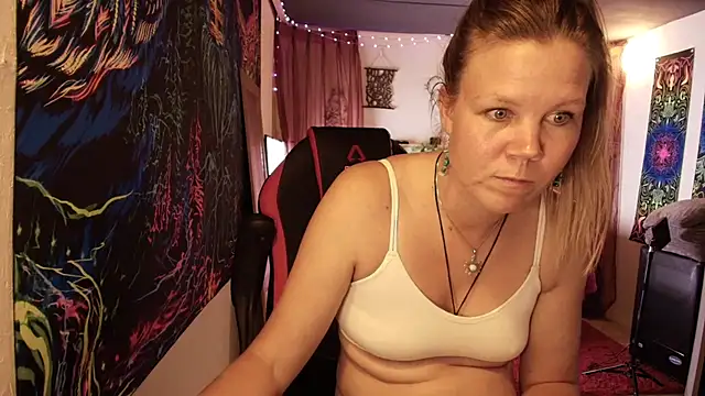 CallMeMarian Webbikameraesitys