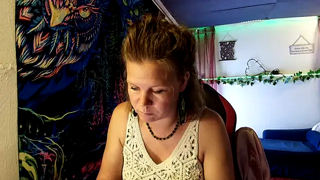 CallMeMaria live XXX chat
