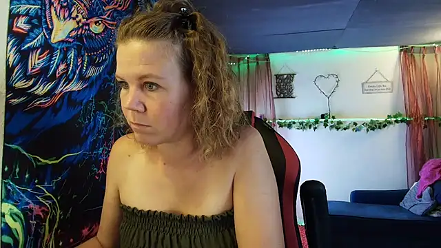 CallMeMaria live XXX chat