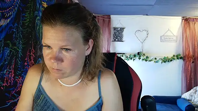 CallMeMaria live XXX chat