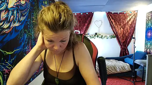 CallMeMaria Adlı Modelin Canlı XXX Sohbeti
