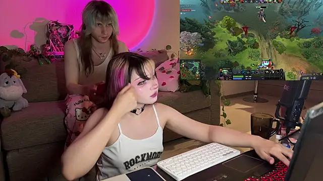Pokazy przed kamerką – h3ntai_baby