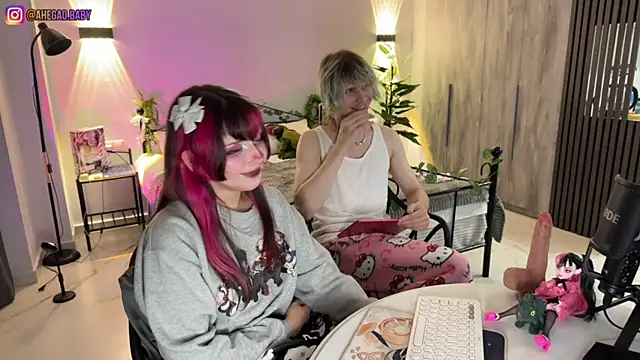 h3ntai_baby's Webcam Show