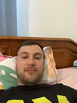 הופעת וובקאם של hugedickedd