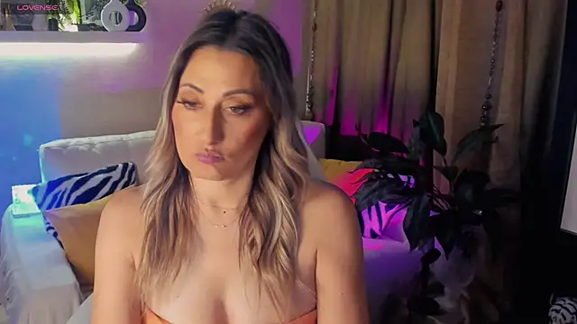 SarahAlluring's Live XXX Chat
