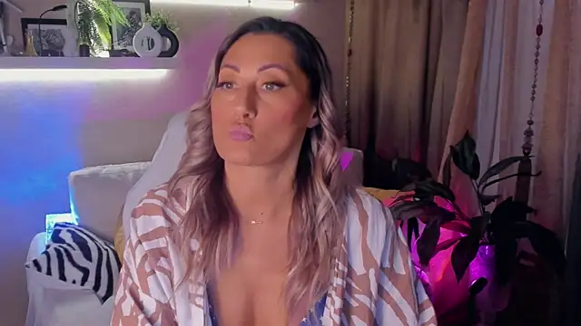 دردشة SarahAlluring الجنسية المباشرة