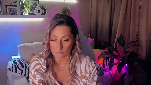צ'אט XXX בשידור חי של SarahAlluring