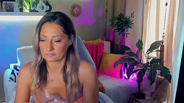 SarahAlluring live XXX chat