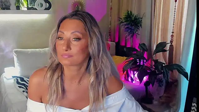 SarahAlluring Chat XXX live