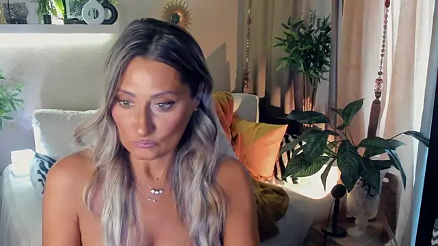 Živý XXX chat SarahAlluring