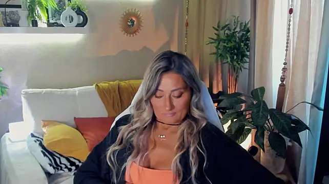 SarahAlluring Adlı Modelin Canlı XXX Sohbeti