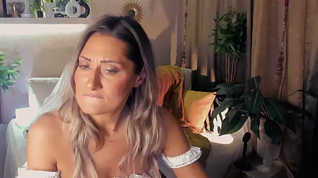 SarahAlluring Webcam Show