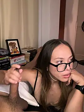 valery_and_Dani_ Pertunjukan Webcam