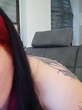 Chat +18 de CurvyHornyTiffy ao vivo