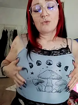 CurvyHornyTiffy – Live XXX-chat