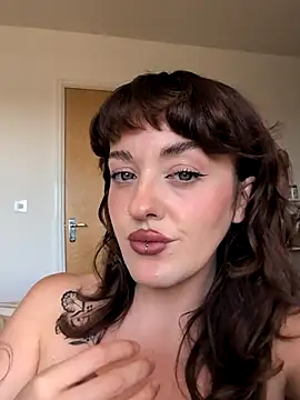 Petite_Juicy_Olive XXX чат на живо