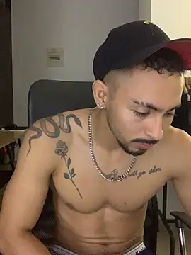 NicolasChest_xxx's Webcam Show