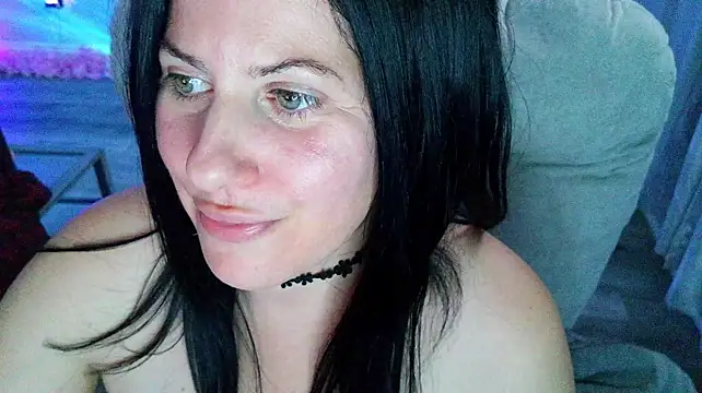 BellaStar84: διαδικτυακό σόου στην κάμερα