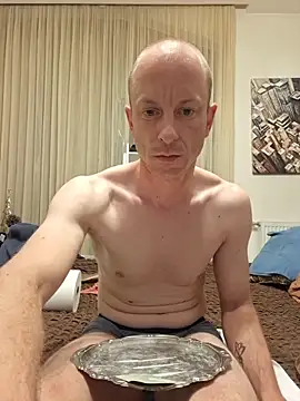 הופעת וובקאם של CroatianStylePussyLover