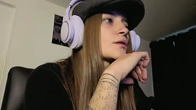 Hat_girl – webcam-show
