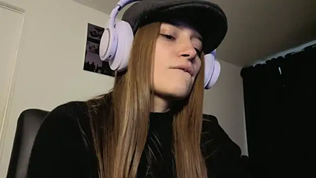 Hat_girl's Webcam Show