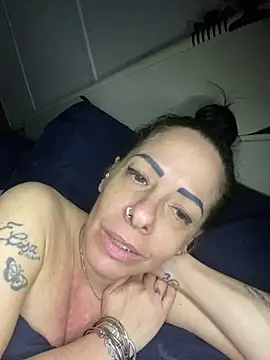 Ginevra_75 Show in webcam