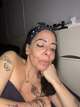 Ginevra_75 Show in webcam