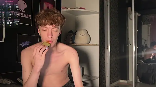 vogueslay's Webcam Show