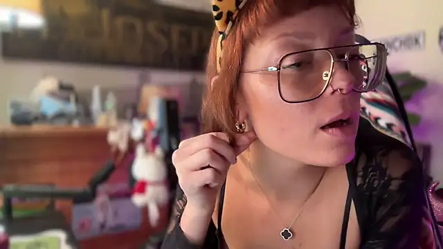 SpaceCowWhore Adlı Modelin Web Kamerası Şovu
