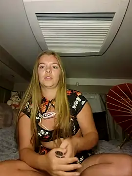 VanLifeVixen Show in webcam