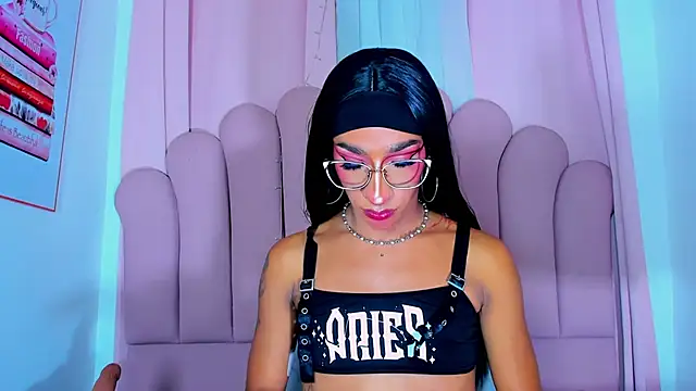 NicoleMadrird webcam show
