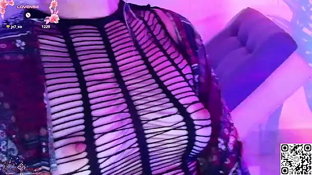 Sembang XXX Secara Langsung Emmi_Roberts