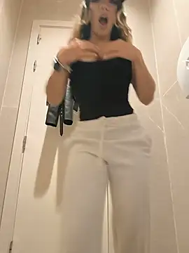 I_amAly Show in webcam