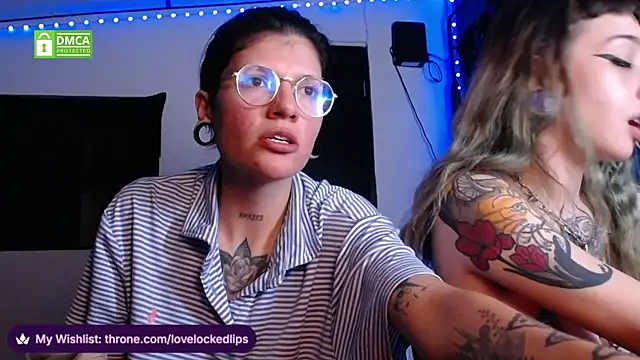 lovelockedlips webcam show