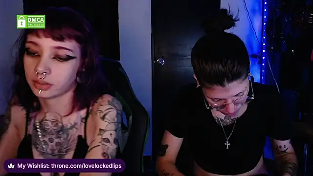 lovelockedlips webcam show