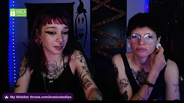 lovelockedlips' Webcam Show