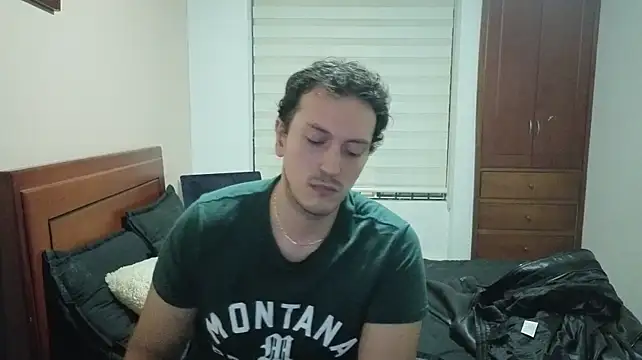 hardaftercum: διαδικτυακό σόου στην κάμερα
