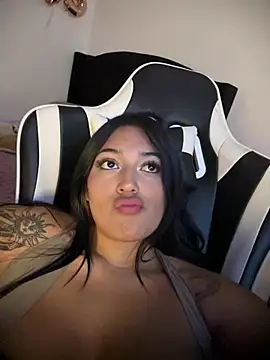 Chatroom XXX en direct de KatianPierce